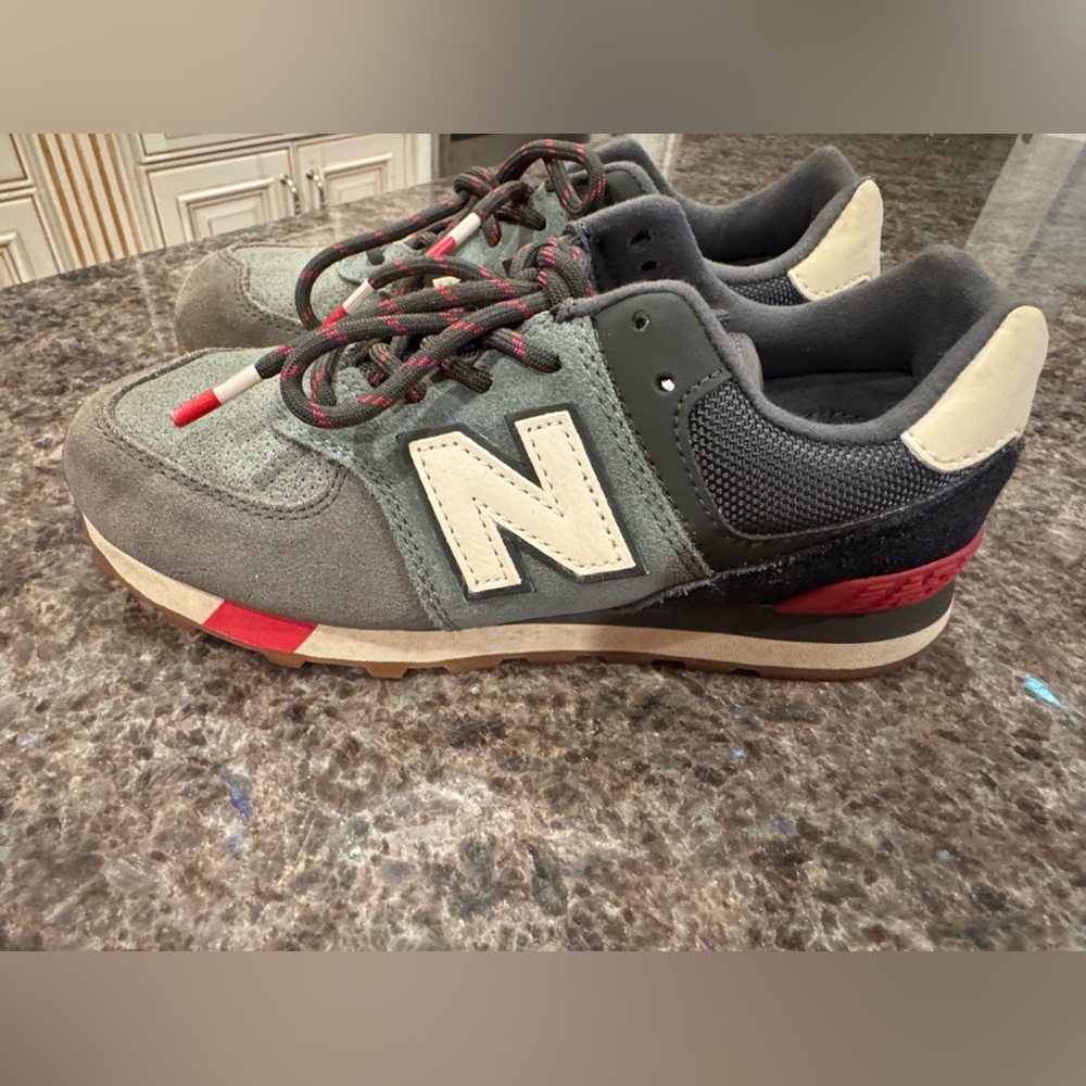 New Balance Green and Red Sneakers - Picture 3 of 7